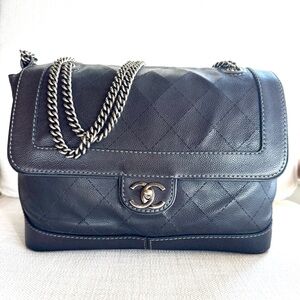 CHANEL Vintage Jumbo Single Flap Caviar Bag SilverChain 2-Way Shoulder Crossbody